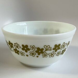 Pyrex Spring Blossom Crazy Daisy 1-1/2 qt mixing serving bowl green flowers 402